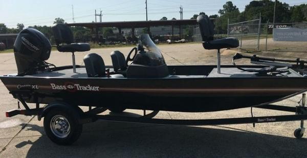 2021 Tracker Boats boat for sale, model of the boat is BASS TRACKER® Classic XL & Image # 3 of 10