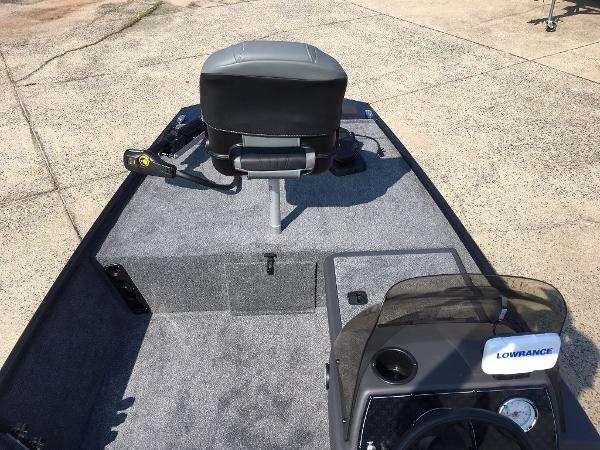 2021 Tracker Boats boat for sale, model of the boat is BASS TRACKER® Classic XL & Image # 4 of 10