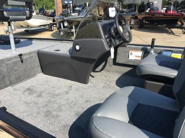 2021 Tracker Boats boat for sale, model of the boat is BASS TRACKER® Classic XL & Image # 5 of 10
