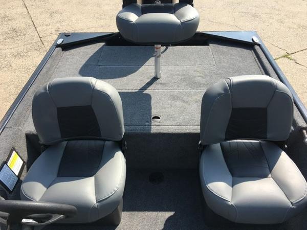 2021 Tracker Boats boat for sale, model of the boat is BASS TRACKER® Classic XL & Image # 8 of 10