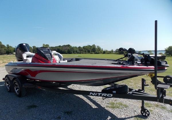 2020 Nitro boat for sale, model of the boat is Z19 Pro & Image # 3 of 12