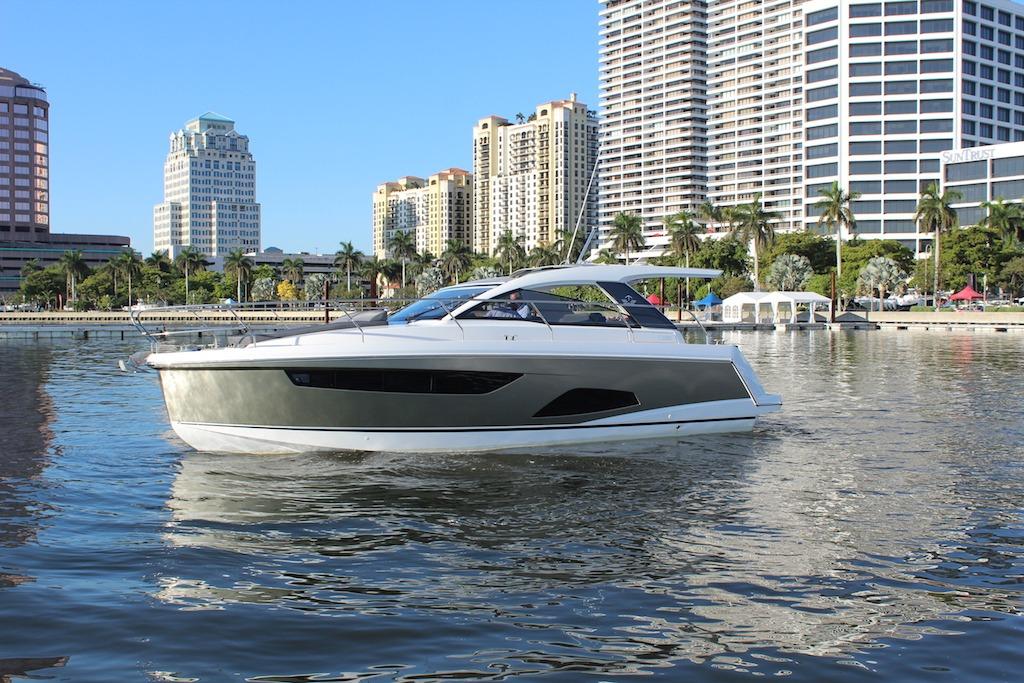 2015 Sealine 33.83 S330