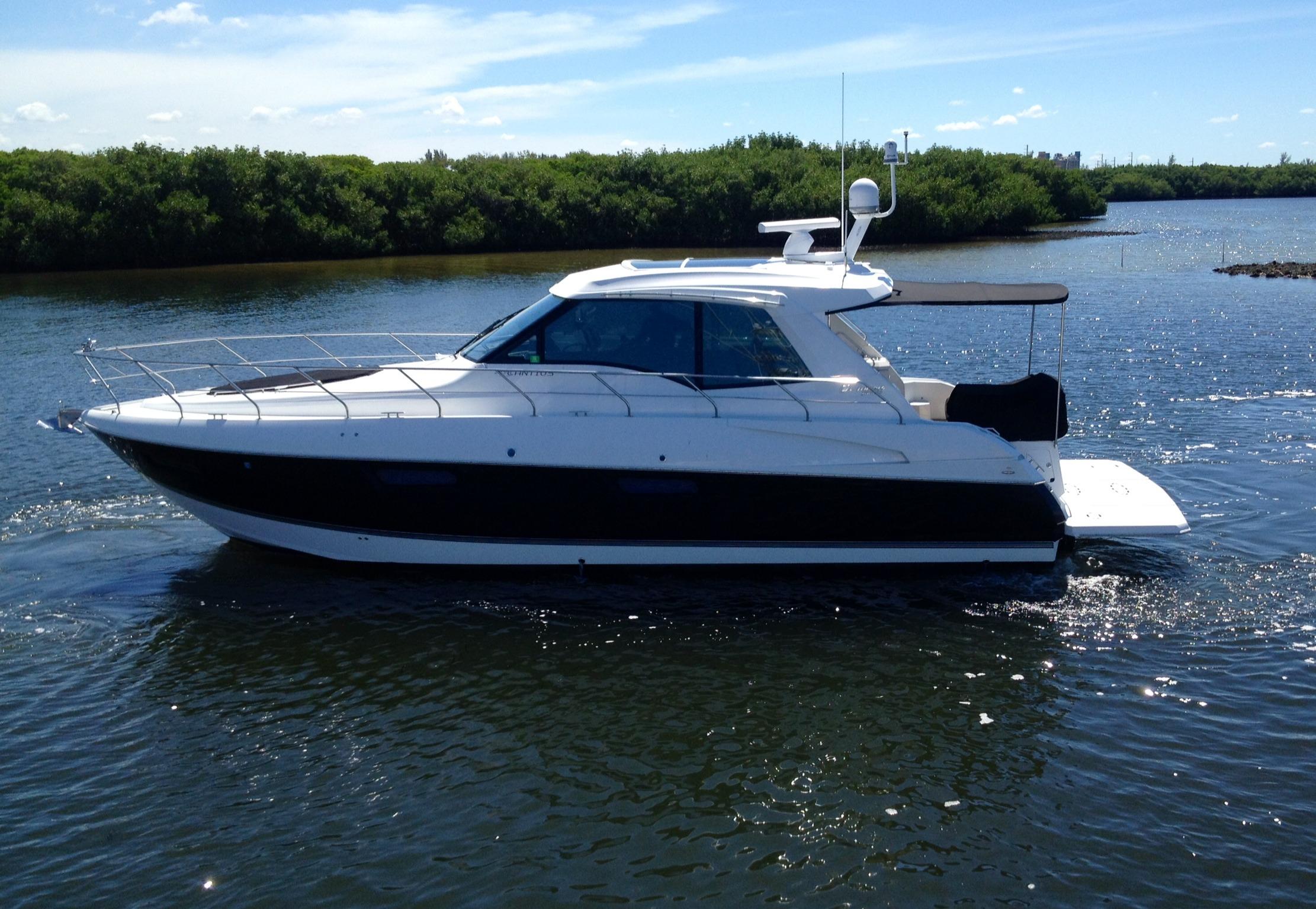2013 Cruisers Yachts 48 Cantius