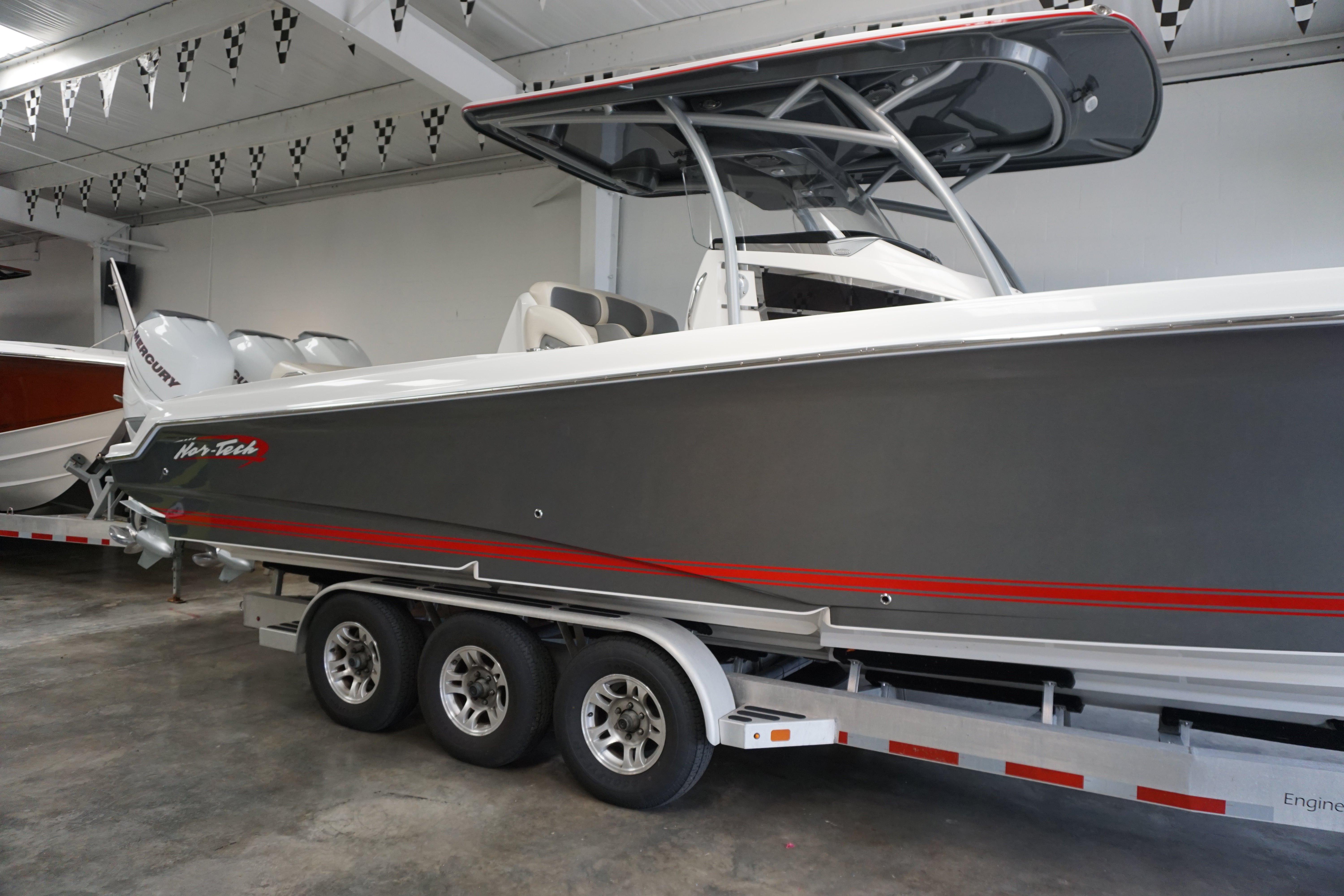 2014 Nor-Tech 390 Center Console