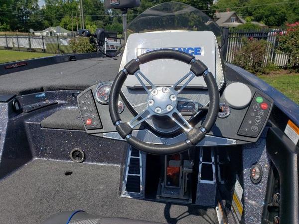 2018 Ranger Boats boat for sale, model of the boat is Z520C & Image # 8 of 10