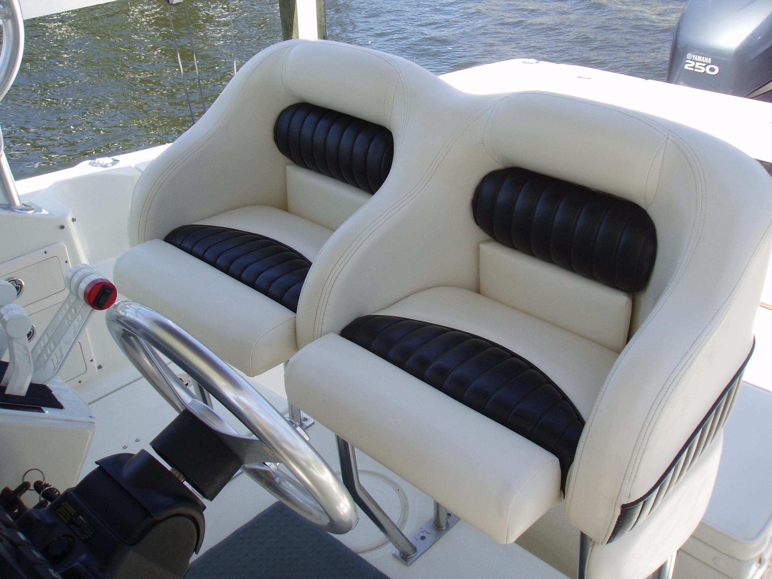 33 HydraSport 00VX 2007 "Kenzie" HMY Yachts