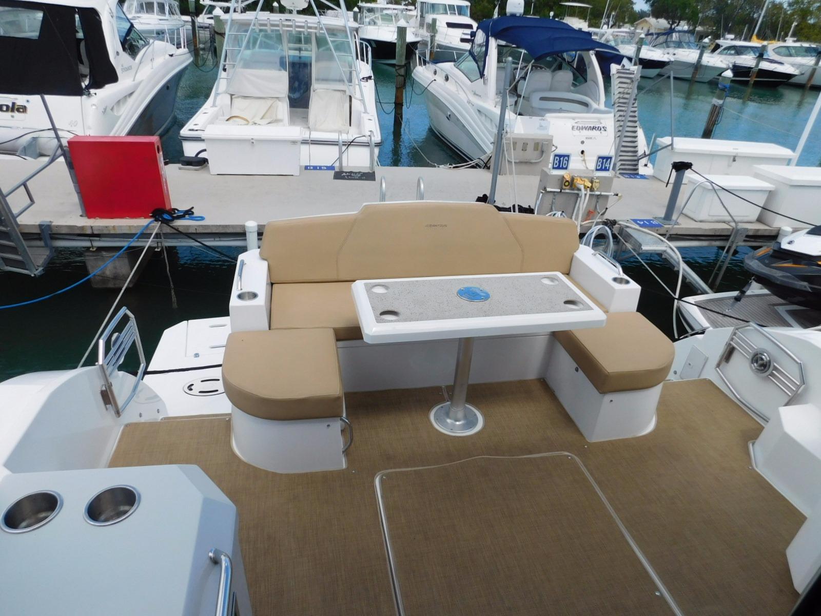 2013 Cruiser Yachts Cantius