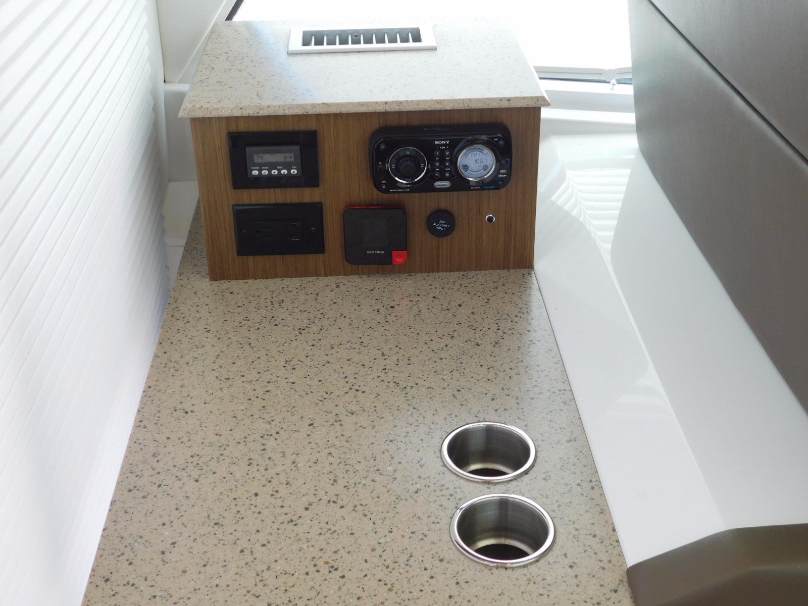 2013 Cruiser Yachts Cantius