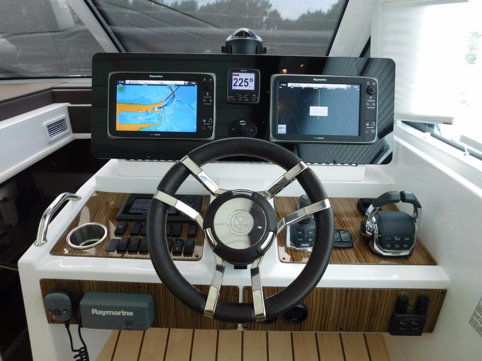 2013 Cruiser Yachts Cantius