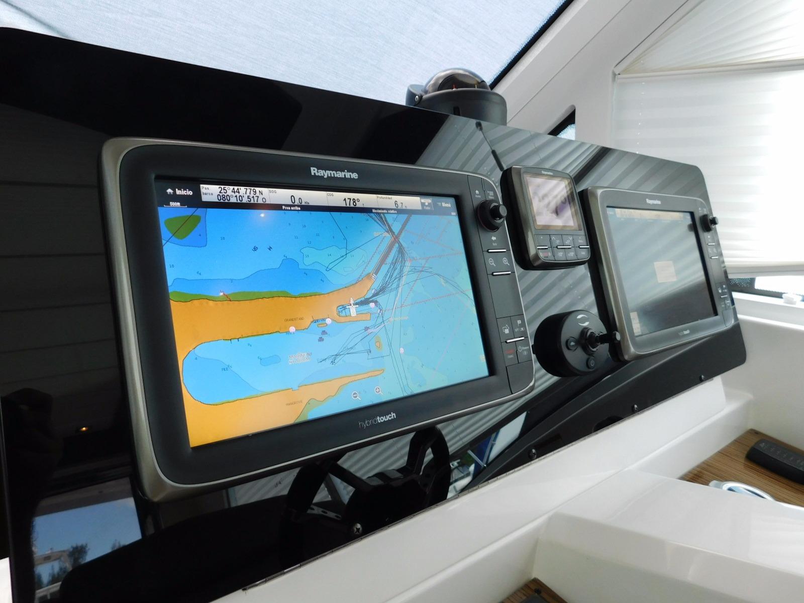 2013 Cruiser Yachts Cantius