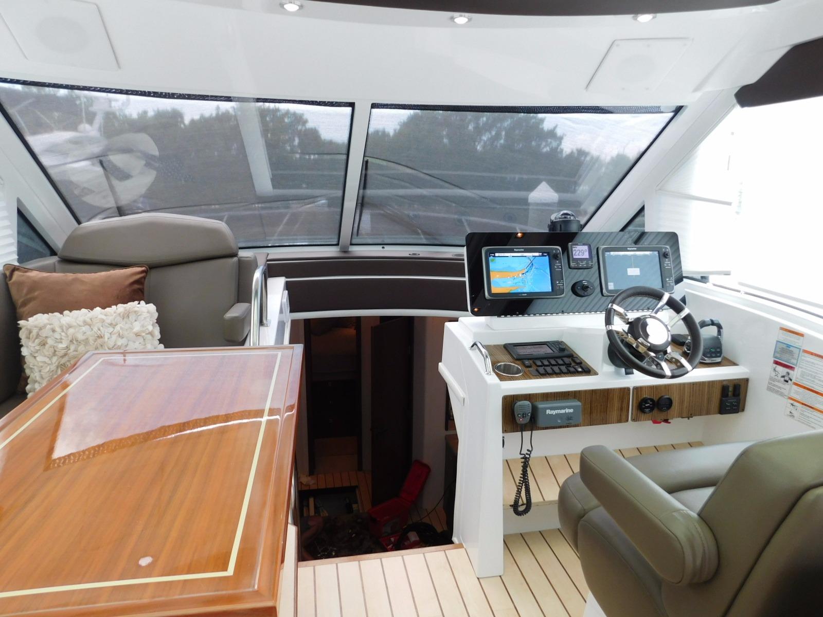 2013 Cruiser Yachts Cantius