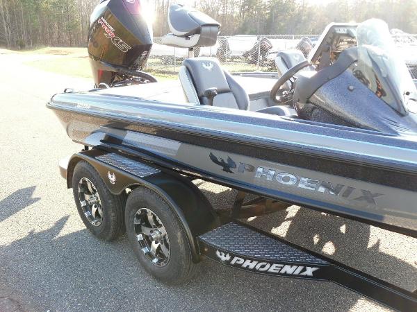 2020 Phoenix boat for sale, model of the boat is 920 Elite & Image # 8 of 21