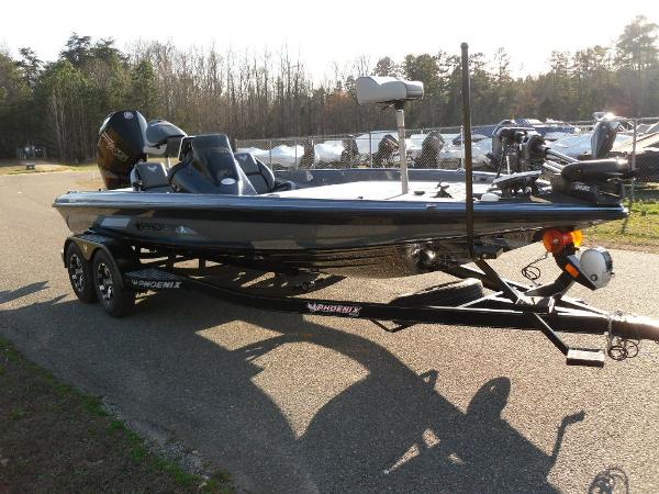 2020 Phoenix boat for sale, model of the boat is 920 Elite & Image # 17 of 21