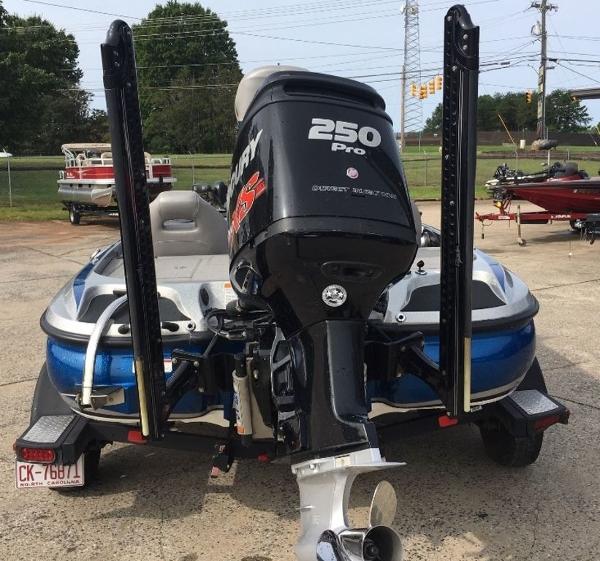 2017 Nitro boat for sale, model of the boat is Z20 Z-Pro Package & Image # 9 of 11
