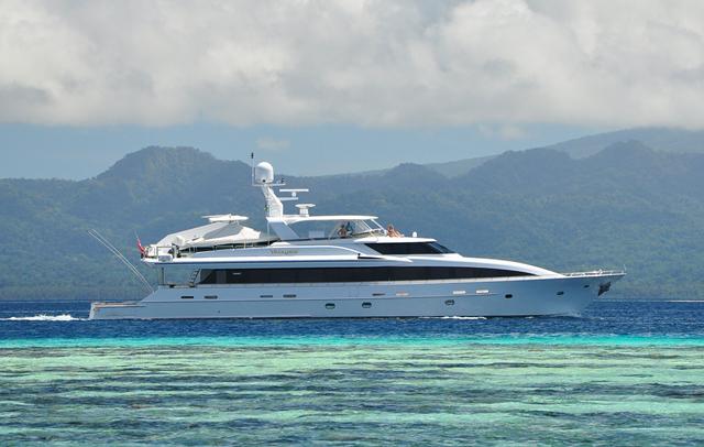 2001 Crescent Motor Yacht