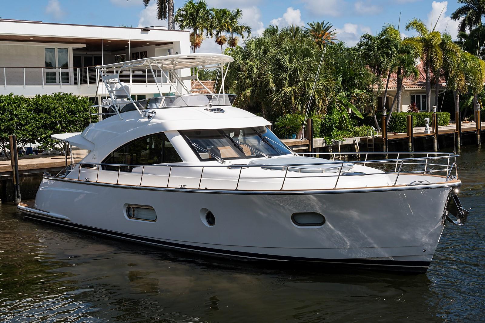 54 Riviera Belize Daybridge 2016 "KAIKALA" HMY Yachts