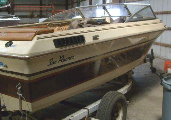 1983 Sun Runner boat for sale, model of the boat is 165V & Image # 2 of 3