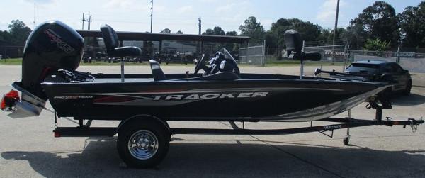 2021 Tracker Boats boat for sale, model of the boat is Pro Team™ 195 TXW & Image # 3 of 7