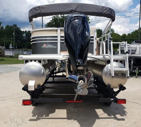 2021 Sun Tracker boat for sale, model of the boat is PARTY BARGE® 20 DLX & Image # 3 of 5