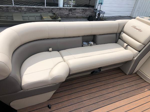 2021 Bentley boat for sale, model of the boat is Elite 253 Admiral & Image # 15 of 32